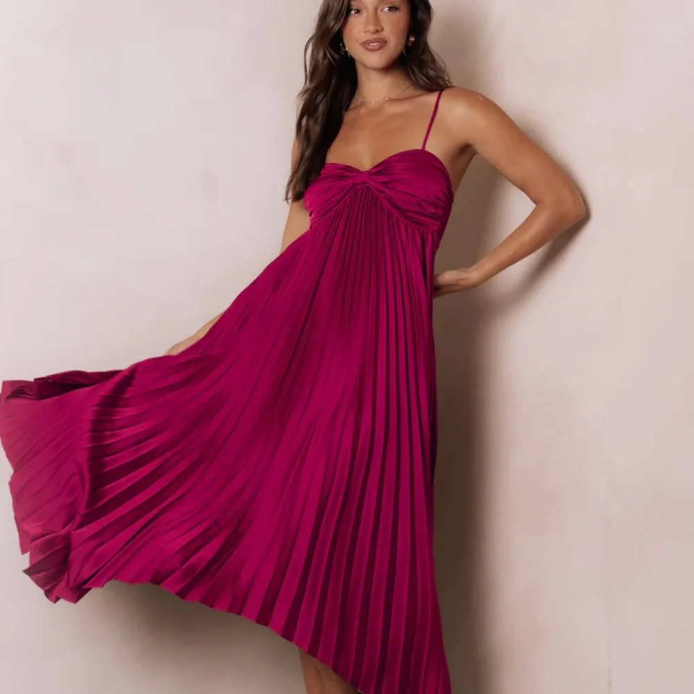 New Petal & Pup Pleated Sleeveless Satin‎ Maxi Dress